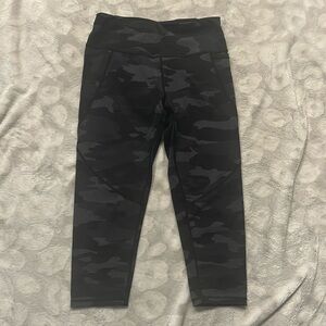 Sweaty Betty Power Crop workout leggings Black Camo Size small